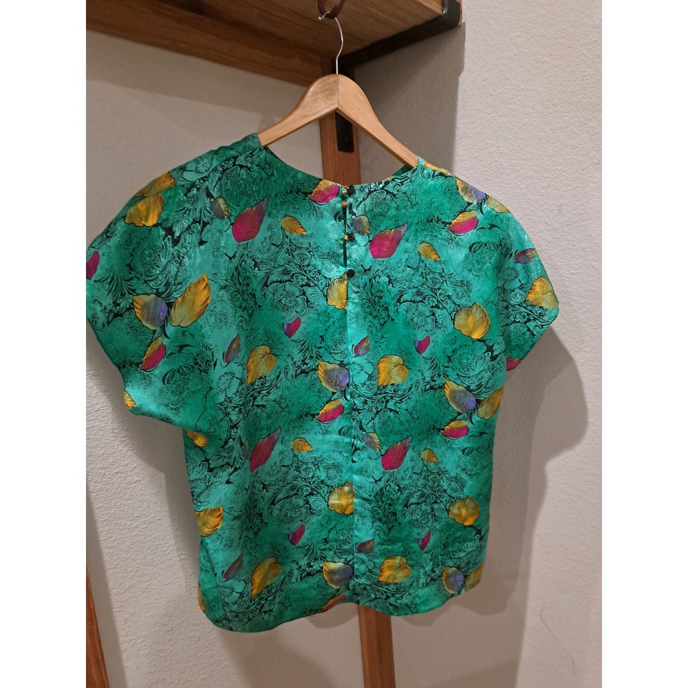 Vintage Green Satin Leaf Print Blouse Short Sleeve Button Back Crew Neck Top